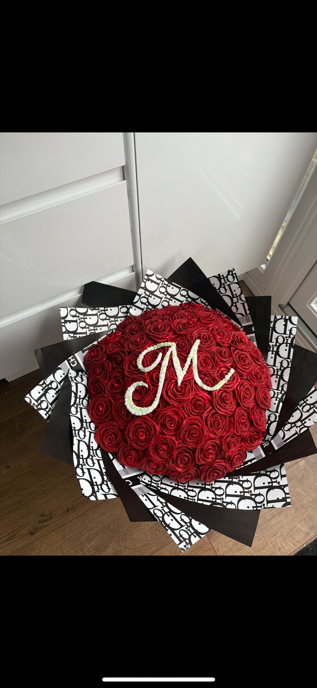 Extra large 70 glitter rosed bouquet