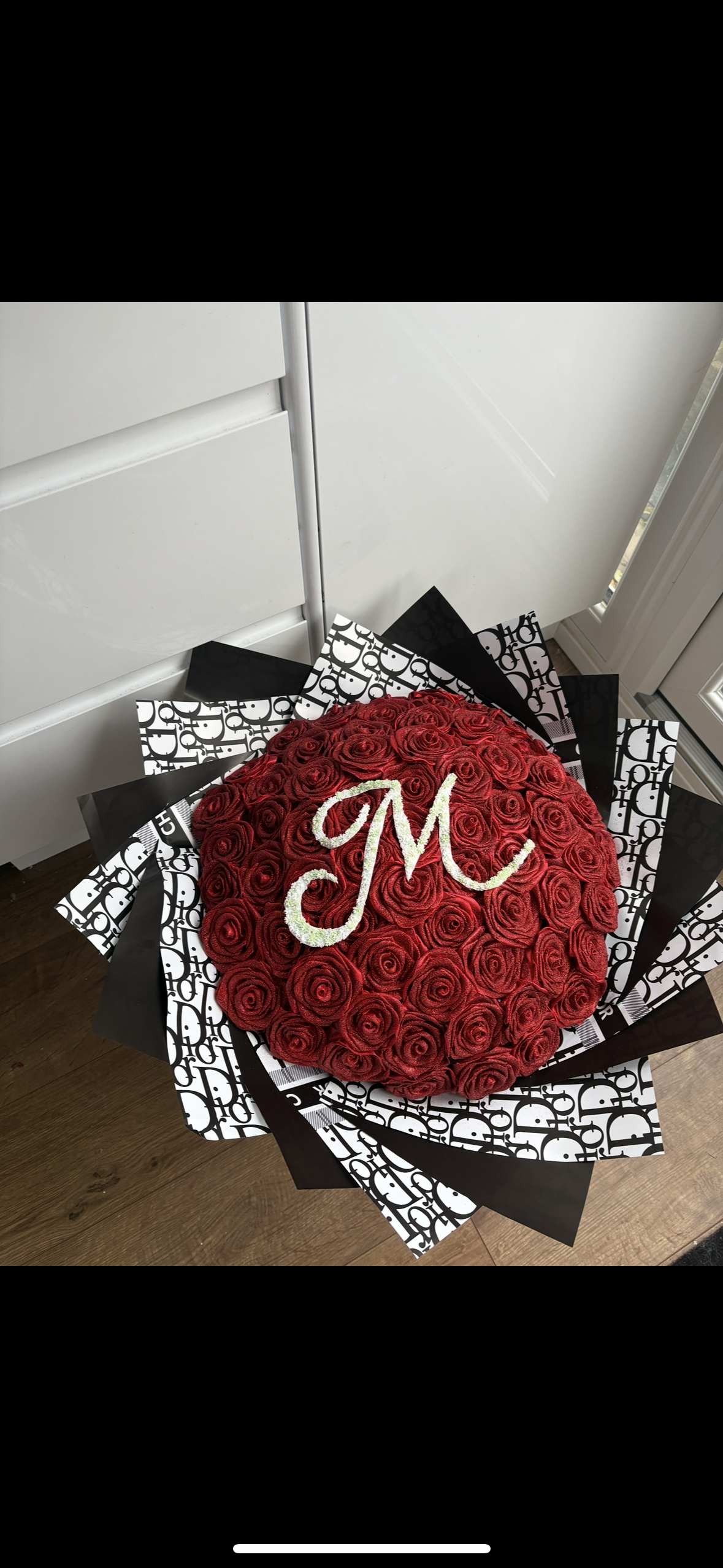 Extra large 70 glitter rosed bouquet